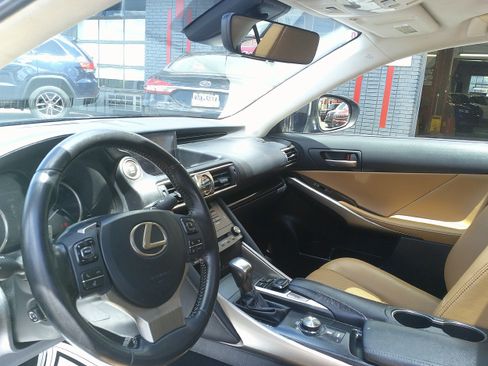 Used 2018 Lexus IS 300 AWD w/ Comfort Package image 19
