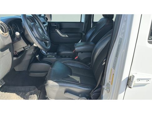 Used 2016 Jeep Wrangler Unlimited Sahara AWD/4WD image 10