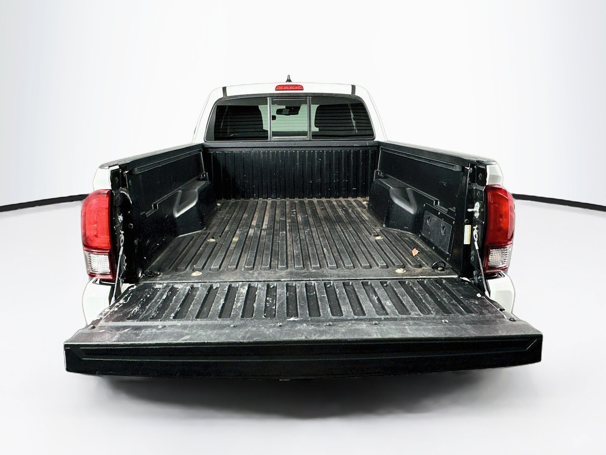 Used 2022 Toyota Tacoma SR5 w/ Technology Package RWD image 28