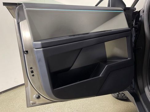 Used 2024 Tesla Cybertruck AWD Crew Cab image 17