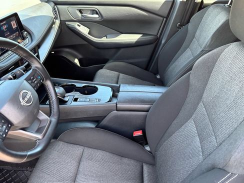 Used 2025 Nissan Rogue SV FWD image 16