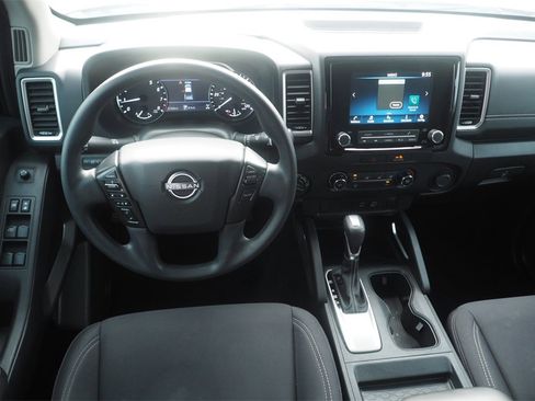 Used 2022 Nissan Frontier SV image 23