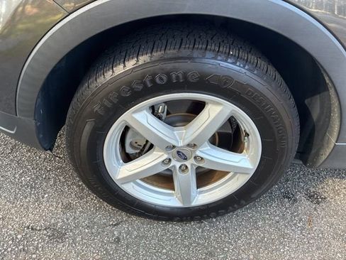 Used 2018 Ford Explorer XLT w/ Equipment Group 201A image 11