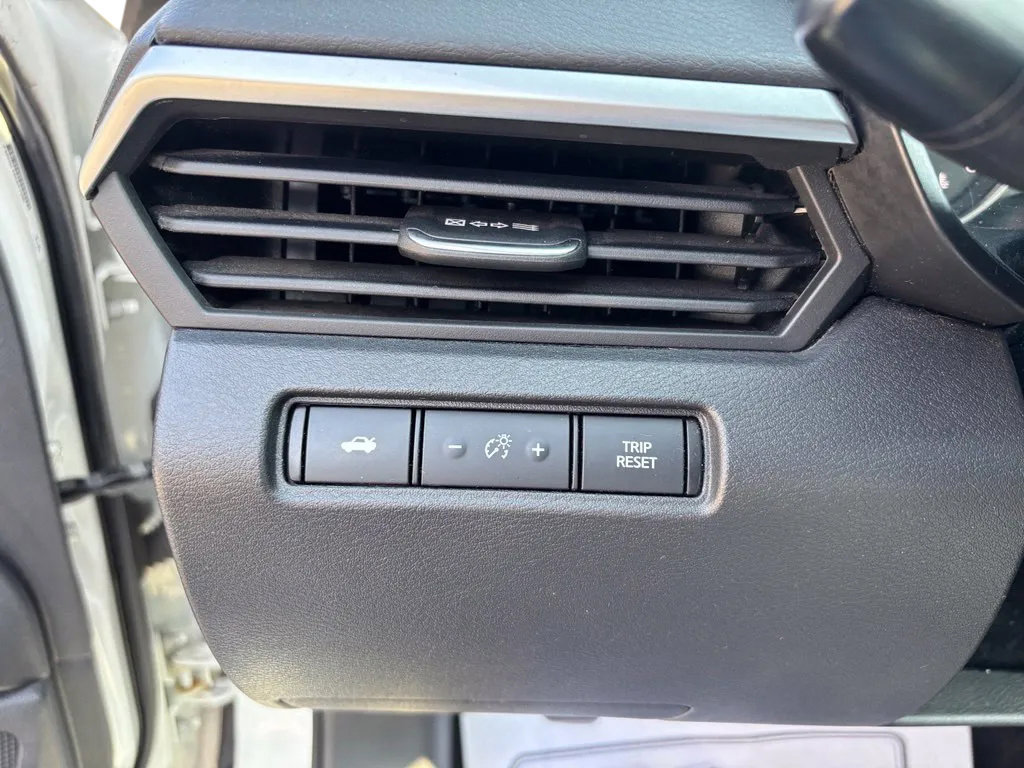 Used 2019 Nissan Altima 2.5 S FWD image 11