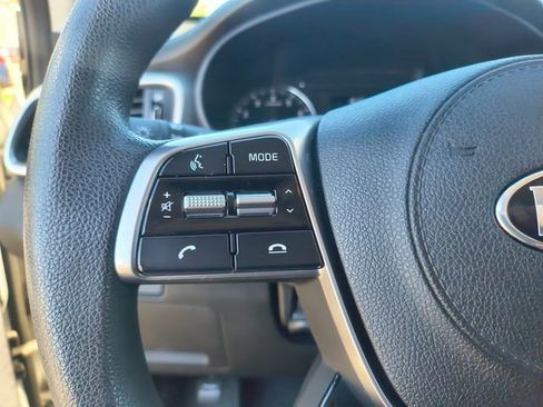 Used 2019 Kia Sorento L image 12