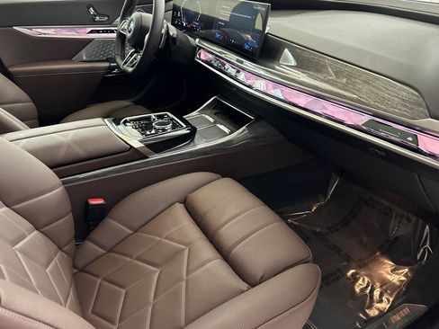 Certified 2025 BMW 760i xDrive AWD/4WD image 34