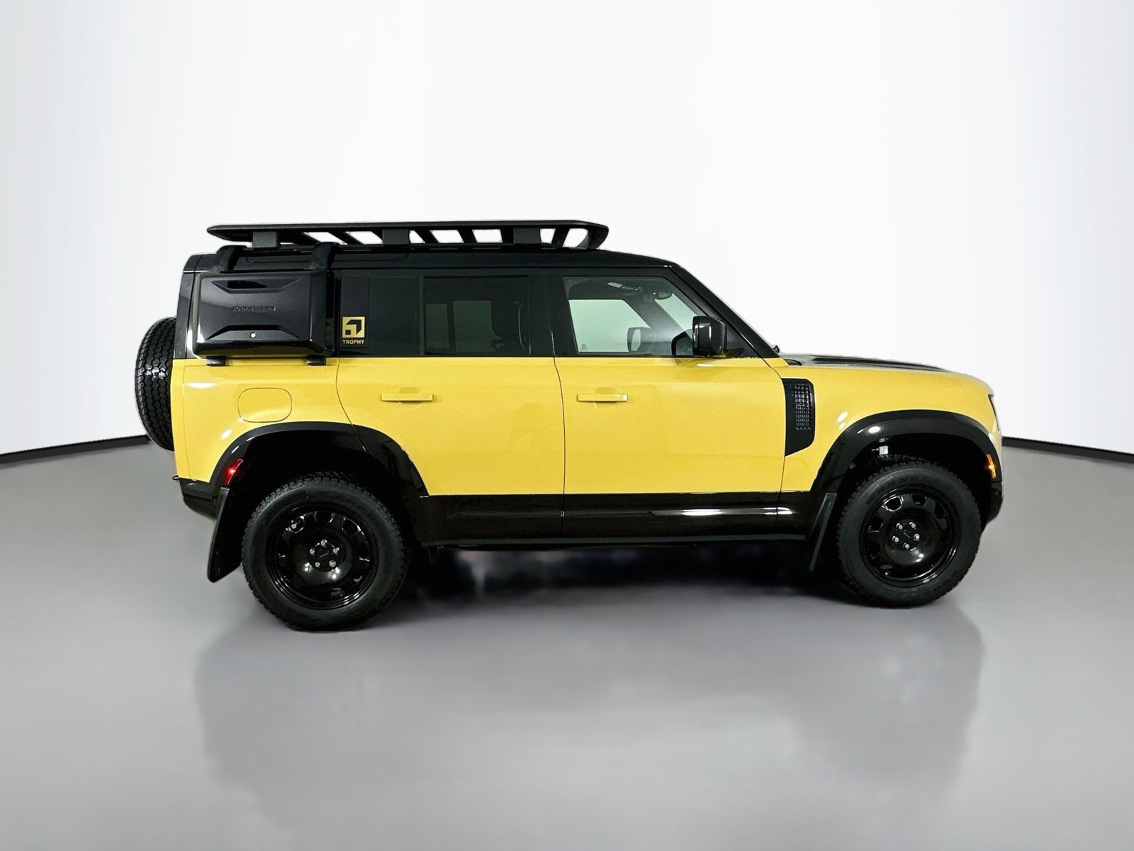 New 2026 Land Rover Defender 110 Trophy Edition AWD/4WD image 4