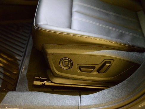 Certified 2025 Audi A6 e-tron Premium Plus w/ Premium Plus image 18