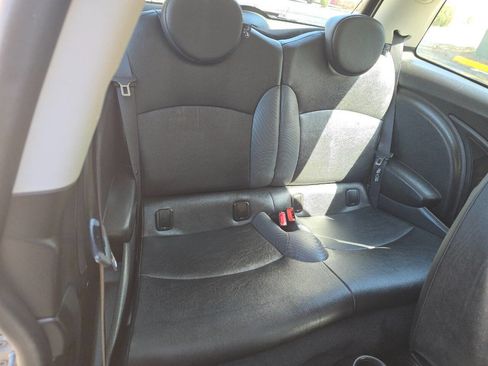 Used 2010 MINI Cooper Hardtop image 11