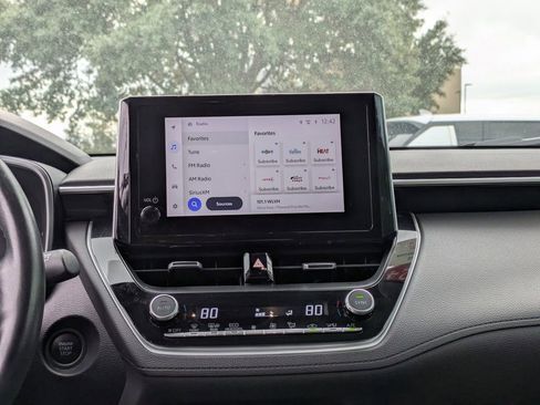 Certified 2024 Toyota Corolla Cross XLE image 17