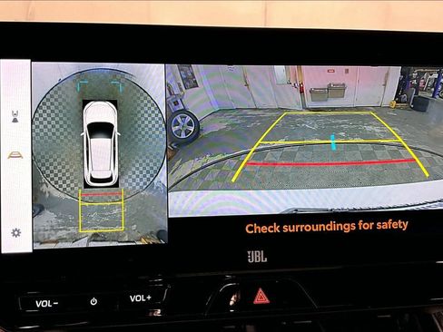 Used 2023 Toyota Venza Limited image 19