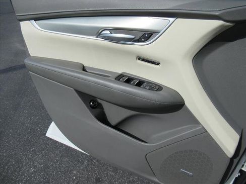 Used 2017 Cadillac XT5 Luxury w/ LPO, Wheel Lock Package image 26