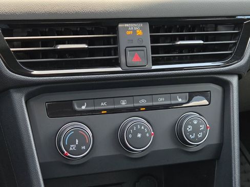 Certified 2022 Volkswagen Taos SE AWD/4WD image 30