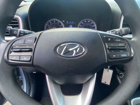 Used 2020 Hyundai Venue SEL FWD image 17