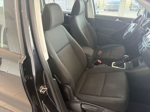 Used 2017 Volkswagen Tiguan Limited w/ Premium Package FWD image 18