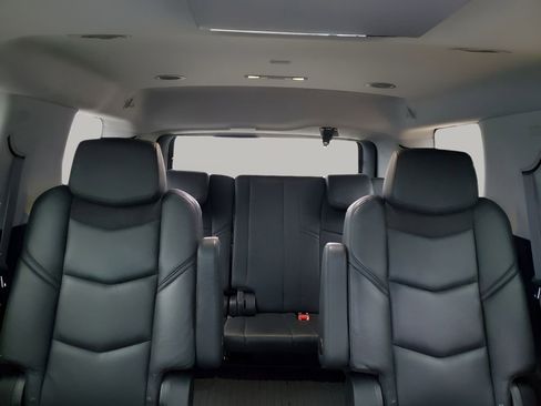 Used 2017 Cadillac Escalade Luxury image 45