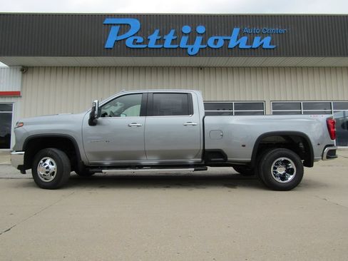 New 2026 Chevrolet Silverado 3500 LTZ w/ LTZ Convenience Package AWD/4WD image 11