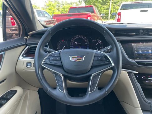 Used 2018 Cadillac XT5 Luxury AWD/4WD image 10