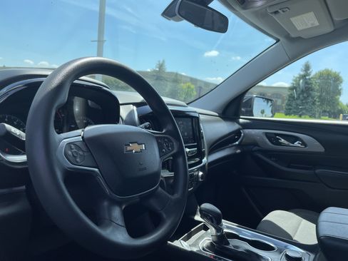 Used 2021 Chevrolet Traverse LS AWD/4WD image 9