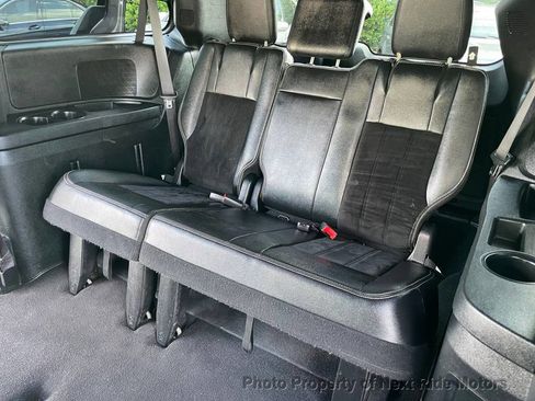 Used 2016 Dodge Grand Caravan SXT image 13