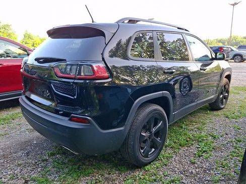 Used 2019 Jeep Cherokee Latitude Plus AWD/4WD image 5
