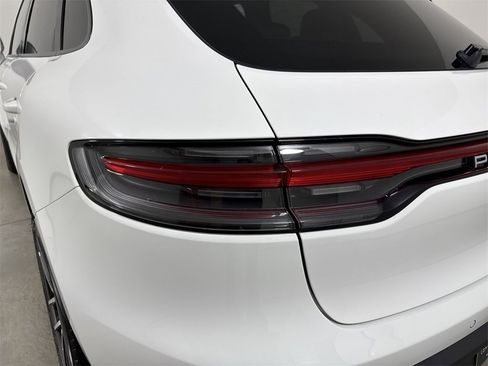 Certified 2025 Porsche Macan image 18