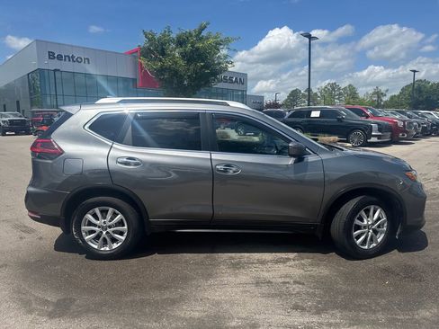 Used 2018 Nissan Rogue SV w/ Premium Package image 3