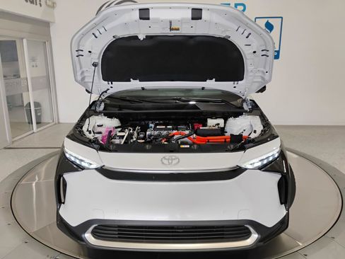 Used 2024 Toyota bZ4X FWD image 29