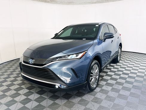Used 2023 Toyota Venza XLE AWD/4WD image 7