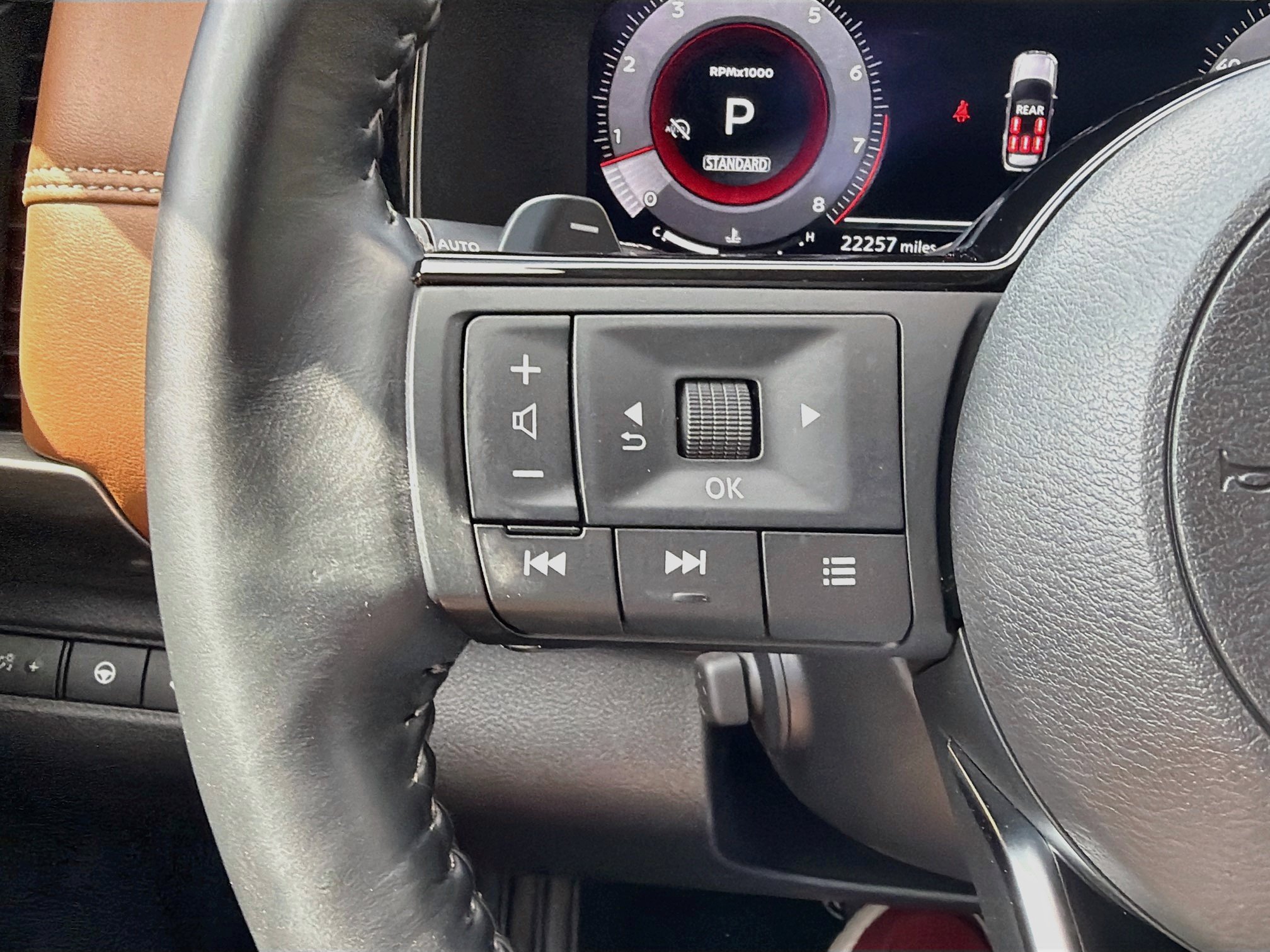 Used 2024 Nissan Pathfinder Platinum FWD image 38