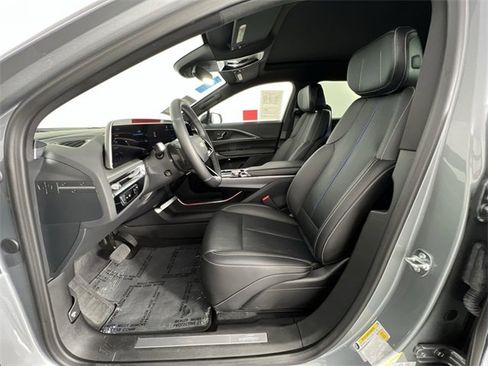 Used 2025 Cadillac Lyriq Luxury image 20
