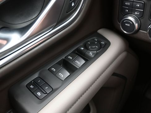 Used 2022 GMC Yukon SLT w/ SLT Premium Package image 24