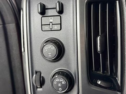 Used 2018 Chevrolet Silverado 1500 LT w/ All Star Edition AWD/4WD image 31