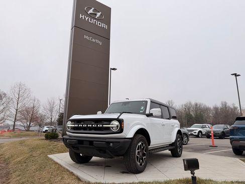 Used 2022 Ford Bronco Outer Banks image 1