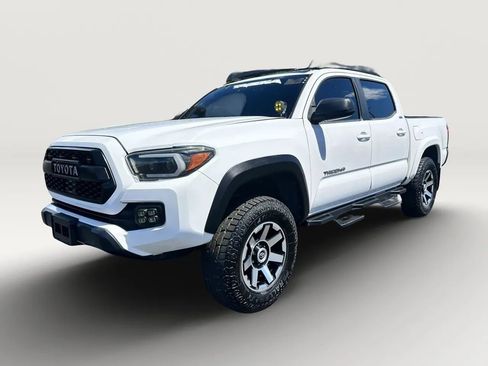 Used 2018 Toyota Tacoma SR5 RWD image 16