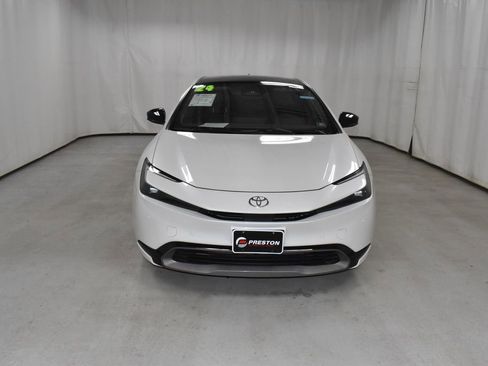 Used 2024 Toyota Prius XLE image 4