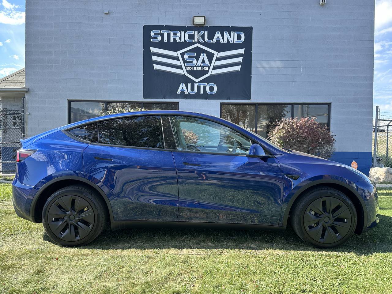 Used 2024 Tesla Model Y Long Range AWD/4WD image 5