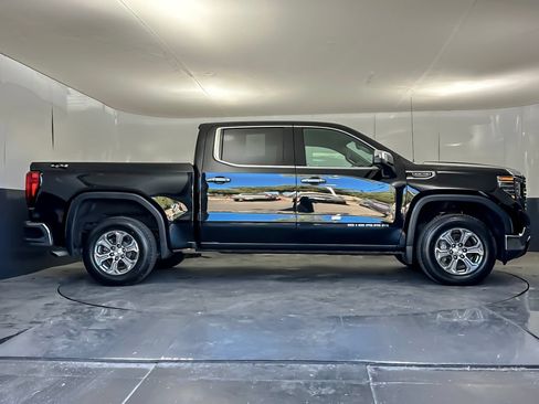 Used 2025 GMC Sierra 1500 SLT AWD/4WD image 2