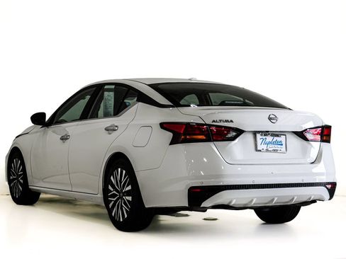 Used 2025 Nissan Altima 2.5 SV FWD image 8