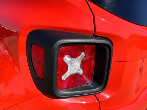 Used 2021 Jeep Renegade Latitude image 20