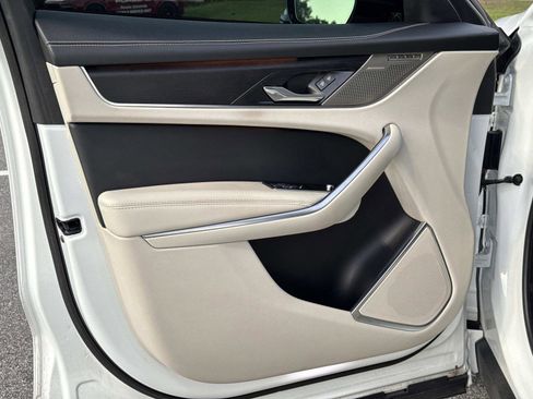 Used 2023 Jaguar F-PACE R-Dynamic S image 19