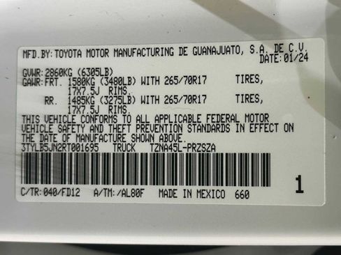 Used 2024 Toyota Tacoma TRD Off-Road image 31