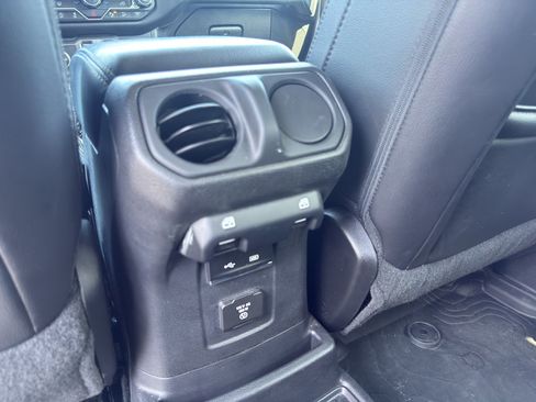 Used 2018 Jeep Wrangler Unlimited Sahara AWD/4WD image 12