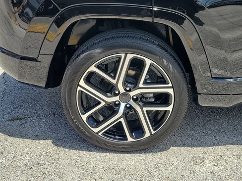 Used 2025 Jeep Compass Limited w/ Elite Group AWD/4WD image 5