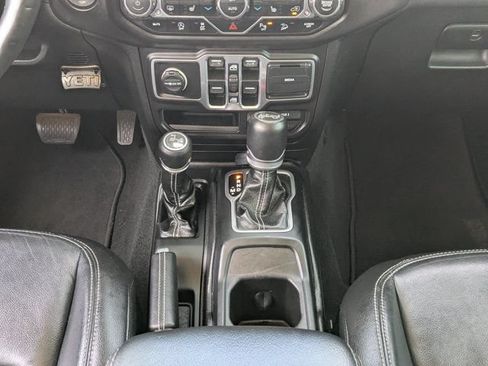 Used 2018 Jeep Wrangler Unlimited Sahara AWD/4WD image 16