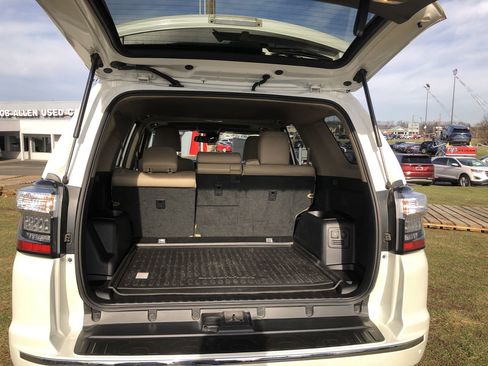 Used 2021 Toyota 4Runner Limited image 9