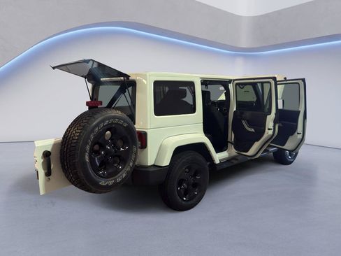 Used 2014 Jeep Wrangler Unlimited Sahara w/ Dual Top Group AWD/4WD image 14