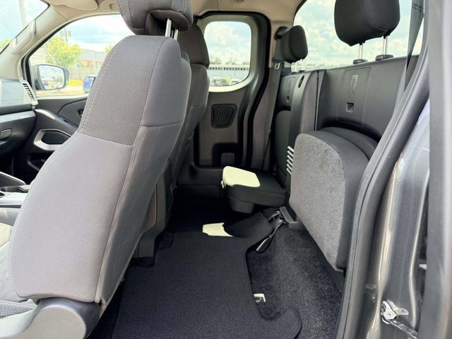Used 2024 Nissan Frontier SV RWD image 13
