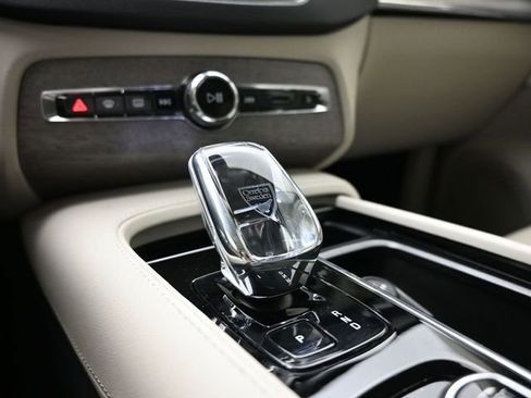 Used 2023 Volvo XC90 B6 Ultimate w/ Lounge Package image 12