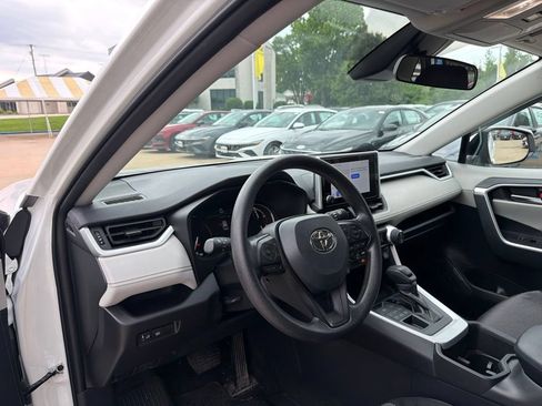 Used 2024 Toyota RAV4 XLE AWD/4WD image 18